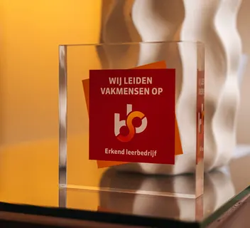 Onderscheiding erkend leerbedrijf van Mondzorg Schaijk